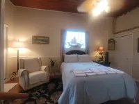 Private Garden Efficiency in Downtown Ocala. Close to Silver Springs.