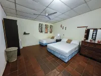 Charming 3-bedroom cabin with AC, WiFi in the beaches of Sonsonate Hotels in Acajutla