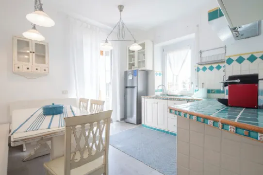 Jade house facing the sea just a stone's throw from Rome