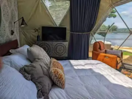 Luxury lakefront dome with private beach, close to nature and town!