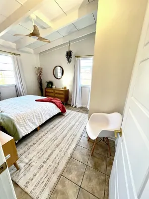 3-bedroom Mid-Mod home in Fort Smith with King bed, WiFi