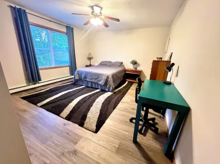 Charming 1-bedroom apartment in wonderful Clarion with WiFi, AC Отели в г. Кларион Каунти