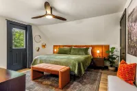 Modern A-Frame Cottage • Hot Tub • Beaver Lake Retreat