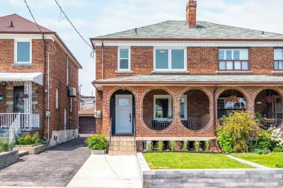 Upscale Toronto Home Near Transit | Office | King Beds | Garden | Backyard Oasis Hotels in York