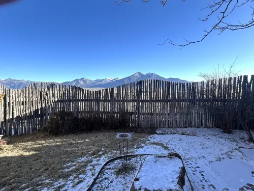 Great mountain views in cozy casita in north Taos. Note: 30 day rental minimum