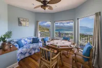 Private Hilltop Retreat, Spectacular View, Minutes to Kailua Beaches! 카내오헤 호텔