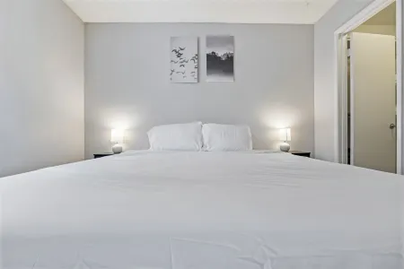 Spacious 1BR for Work or Rest