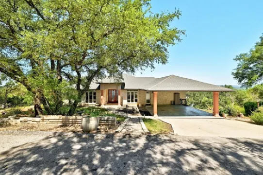 Panoramic View of Lake Marble Falls- 4BRM 10 Acres 1 King and 3 Queen Beds