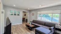 261-9 Cozy 2-Bedroom Apartment near Mountain View Downtown