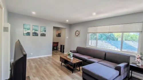 261-9 Cozy 2-Bedroom Apartment near Mountain View Downtown