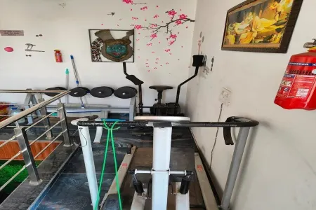 Urban homestay 8bhk individual rooms-swimming pool, projector,table tennis