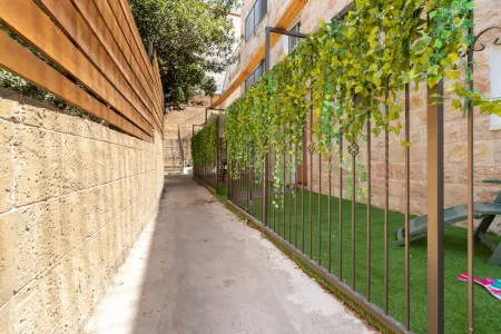 Heart of Geula T3 Apartment
