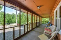 Cozy Hiawassee Cabin - 4 Mi to Lake Chatuge! - Parking
