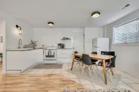 Stylish Mountain Basecamp, Serene Comfort in 650 SqFt