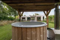 De Witte Bergvliet Villa, luxury vacation home on estate with golf course and spa Hotels in Oosterhout