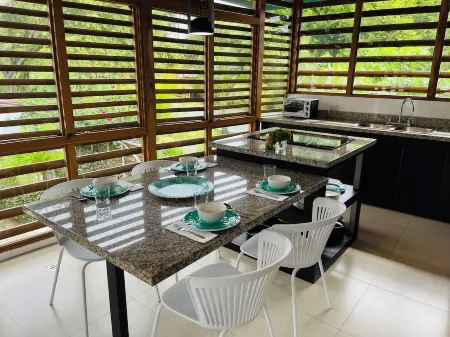 2-Suite Villa, 200 Meters from Quiet Beach, Fast Internet, Pool, Parking Отели в г. Бехуко