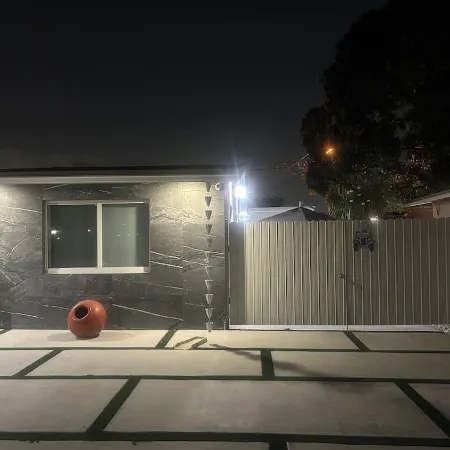 Charming studio in lovely Hialeah with AC, WiFi