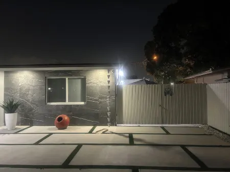 Charming studio in lovely Hialeah with AC, WiFi Отели в г. Хайалиа