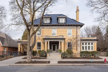 The Kirkendall Mansion & Coach House -  Luxury & Comfort 14 Bedroom 10 Washroom Отели рядом с достопримечательностью «Албион Фолс»