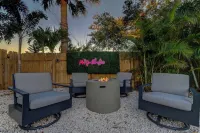 Welcome to the Jungle- Triplex across the street from the beach, heated pool