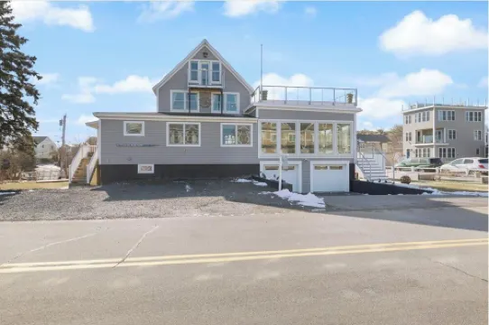 Spacious 6-bedroom house in serene York, Maine, with Central AC