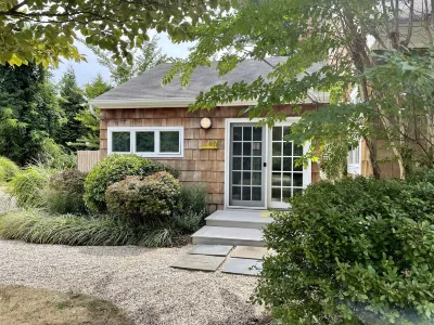 Silver Beach Hideaway: newly updated quiet cozy cottage - 4 min walk to beaches! Hotels in der Nähe von Shelter Island Heights Private Beach Club