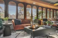 3 Bedroom Tree-House on Stilts!