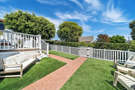 Laguna Beach House - Steps from the Sand! Отели рядом с достопримечательностью «Laguna Beach Free Walking Tour»