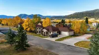 Creekside Mountain Retreat on Red Lodge Golf Course - 4-Star