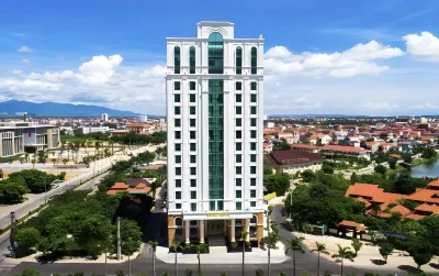Royal Quang Binh Hotel Отели в г. 