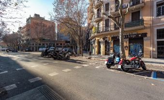 Stay U-Nique Apartments Parlament