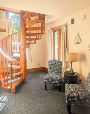 3 Bedroom 2 Bath Carriage House (Pet Friendly) - Kitchens