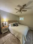 Sleeps 10. Bayou Front Home close to ULM, Sports Complexes, Airport and I-20.