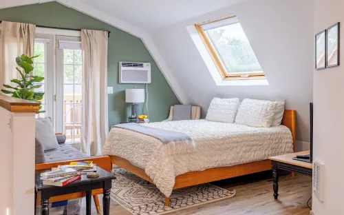 Downtown Cody Barn BnB; Sleeps 2 w/ A/C!