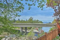 1 Mi to Drinks and Dining Getaway in Grants Pass - Pet-friendly