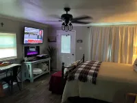 Small cabin right on the lake !