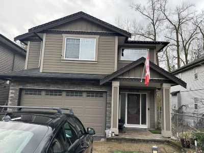 Lrg 1 bdrm ground level suite with a Private Entry in a forest setting. メモリアル・ピース・パーク周辺のホテル