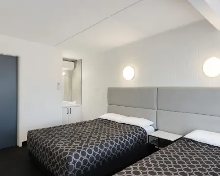 Jolly Knight Motel Hoteles en Casula