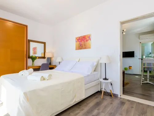 Apartments Knego - One Bedroom Apartment with Balcony and Sea View