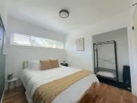 Modern Bliss: Chic Retreat w/ Stylish Amenities, Ideal for Vacation & Family Fun