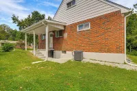 5 Mi to Downtown Baltimore: Quiet Home w/ Porch