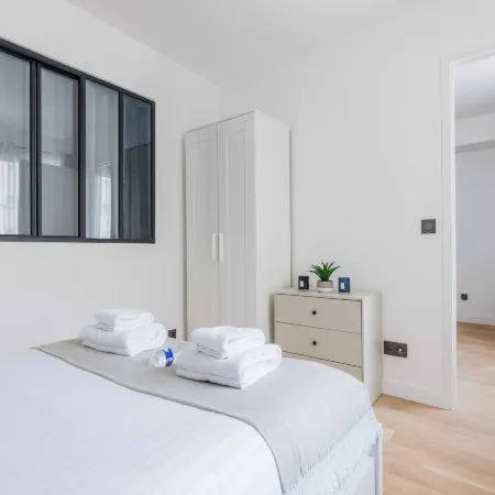 Serene apartment 6P/2BR - Puteaux / La Défense Отели рядом со станцией La Defense Station