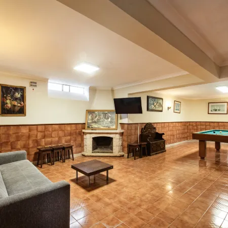 Residential Cul-De-Sac Walking Distance to Centre, Private Pool, Free AC & Wifi
