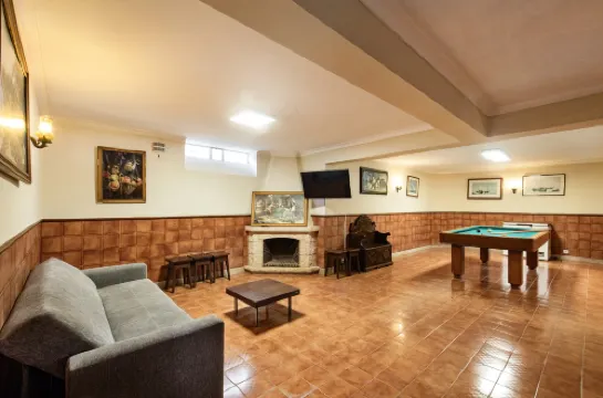 Residential Cul-De-Sac Walking Distance to Centre, Private Pool, Free AC & Wifi