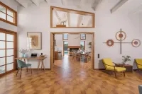 Azatis Luxury Villa -  Ferienhäuser