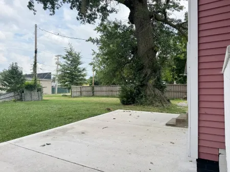 Spacious and Modern Apt in Downtown Evansville in a Historic Victorian Home