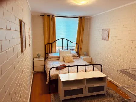 Chic modern apartment Отели рядом с достопримечательностью «Эдит Коуэн Юниверсити Маунт Лоли Кампус»