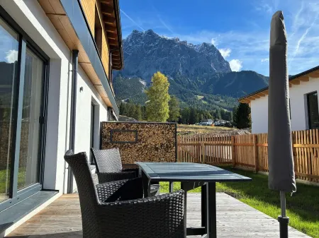 Chalet apartment with panoramic mountain views at the foot of the Zugspitze