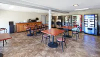 Red Carpet Inn Louisville - Parkering
