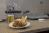 Holiday Inn BISMARCK by IHG - bar